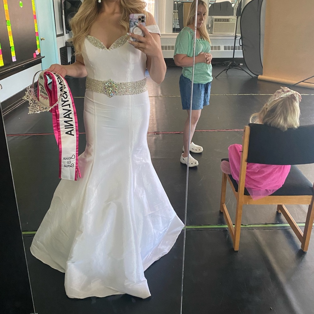 New Photos Added! Gorgeous white gown